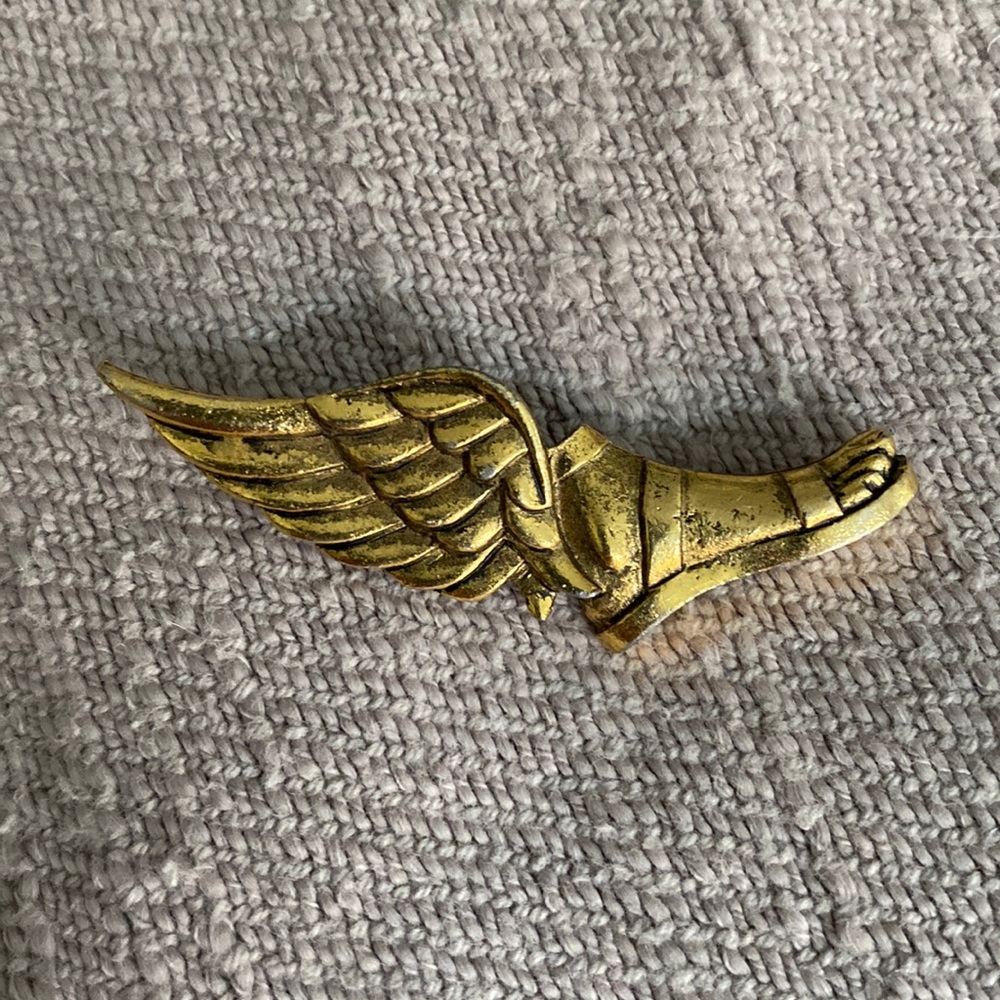 Vintage Gold Track Running Heavy Weight Pin Brooch